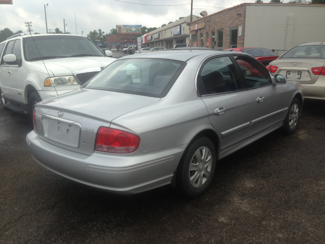 2004 Hyundai Sonata Base