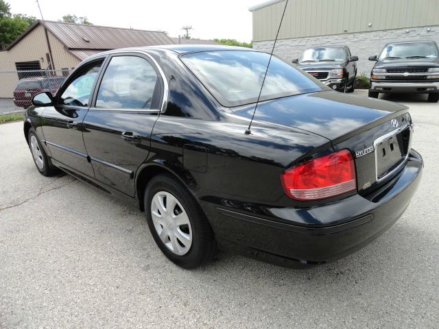 2005 Hyundai Sonata 4dr 103 WB 3.0L XLT 4WD