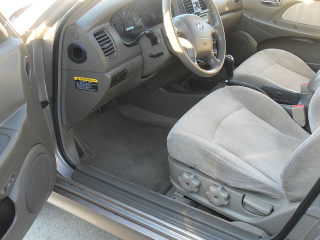 2005 Hyundai Sonata Base