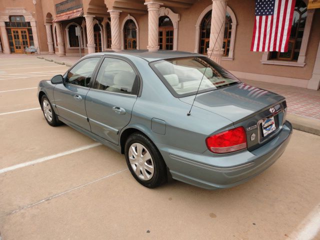 2005 Hyundai Sonata Base