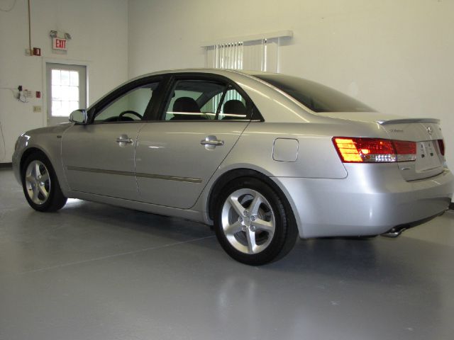2007 Hyundai Sonata 2dr 2.0T Auto