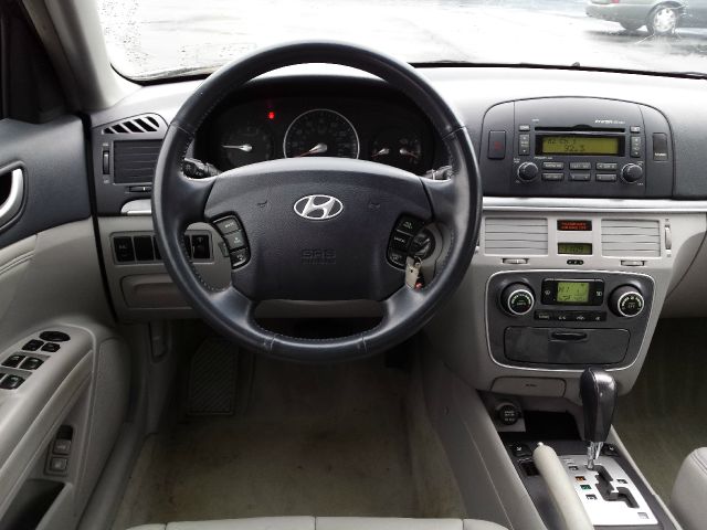 2007 Hyundai Sonata 2dr 2.0T Auto