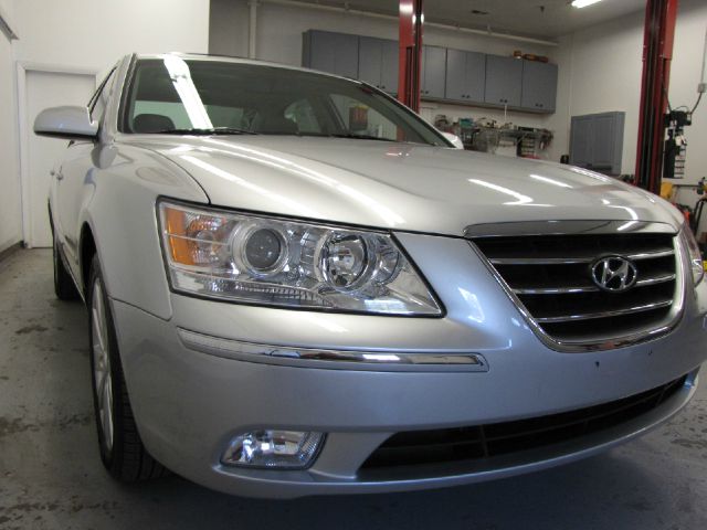 2009 Hyundai Sonata Ext. Cab 6.5-ft. Bed 4WD