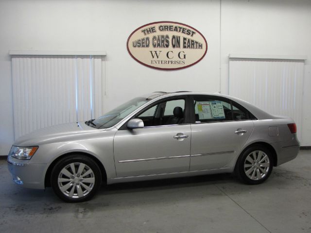 2009 Hyundai Sonata Ext. Cab 6.5-ft. Bed 4WD