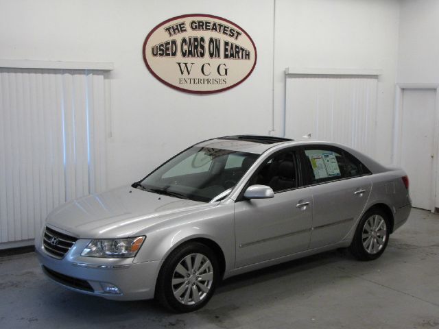 2009 Hyundai Sonata Ext. Cab 6.5-ft. Bed 4WD