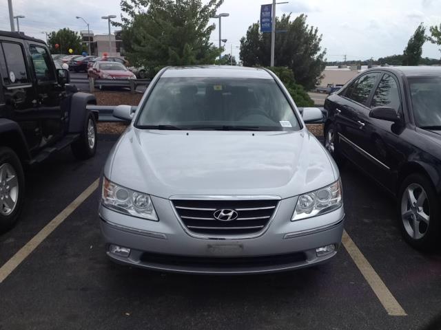 2009 Hyundai Sonata Ext. Cab 6.5-ft. Bed 4WD