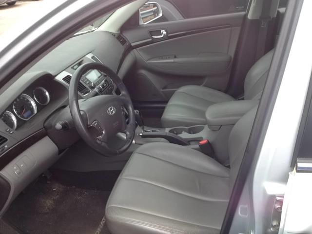 2009 Hyundai Sonata Ext. Cab 6.5-ft. Bed 4WD