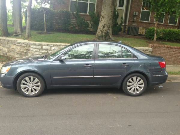 2009 Hyundai Sonata Ext. Cab 6.5-ft. Bed 4WD
