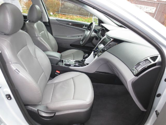 2011 Hyundai Sonata SLT 25
