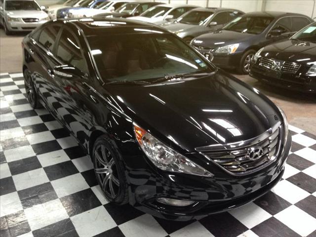 2011 Hyundai Sonata 2500 Xtnded Cargo Van W. Bins