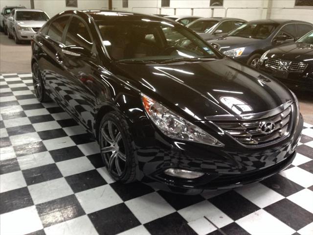 2011 Hyundai Sonata 2500 Xtnded Cargo Van W. Bins