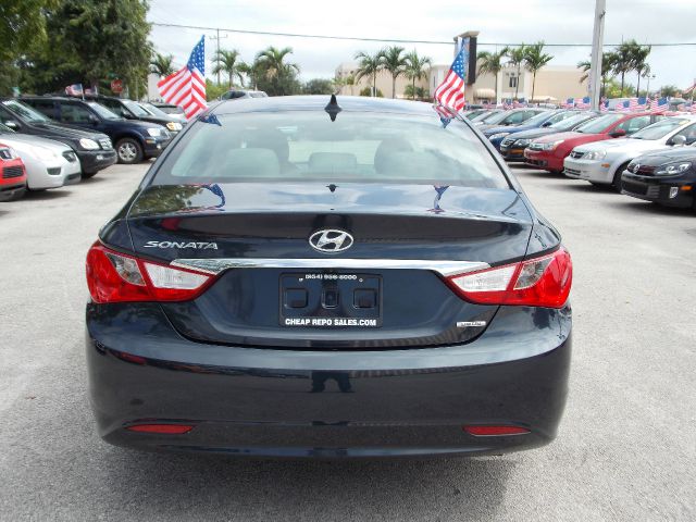 2011 Hyundai Sonata Crew Cabz71