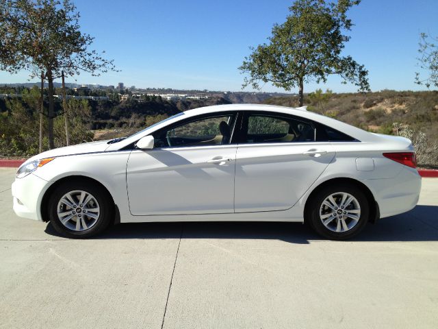 2013 Hyundai Sonata S - 5 Speed Loaded