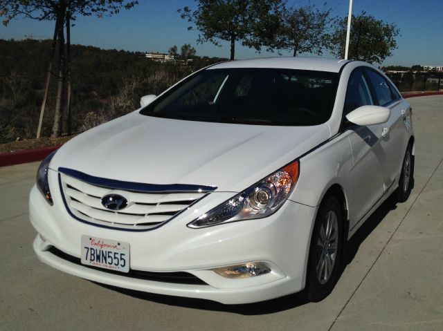 2013 Hyundai Sonata S - 5 Speed Loaded