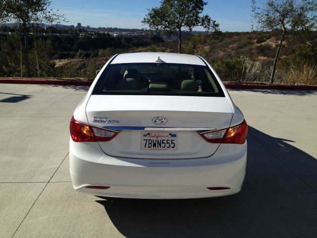 2013 Hyundai Sonata S - 5 Speed Loaded