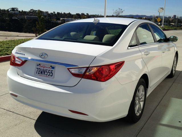2013 Hyundai Sonata S - 5 Speed Loaded