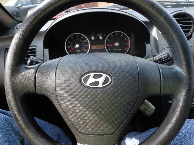 2003 Hyundai Tiburon Base