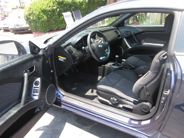 2004 Hyundai Tiburon Base