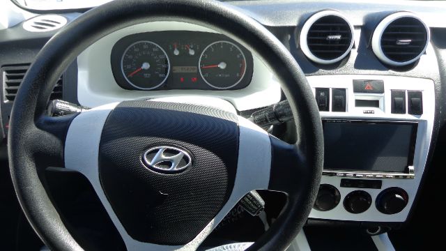 2004 Hyundai Tiburon Base