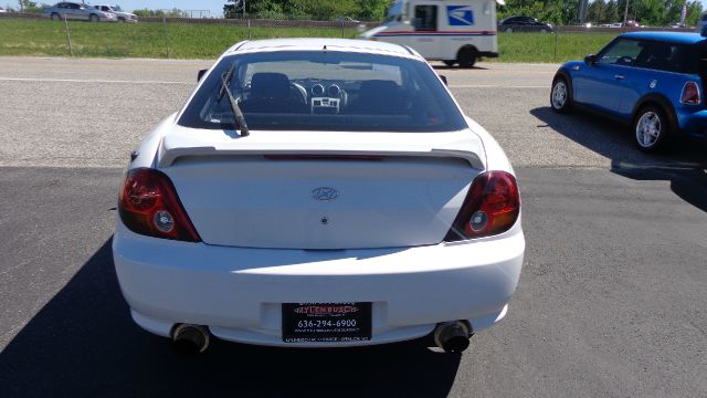 2004 Hyundai Tiburon Base