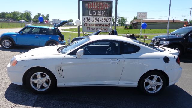 2004 Hyundai Tiburon Base