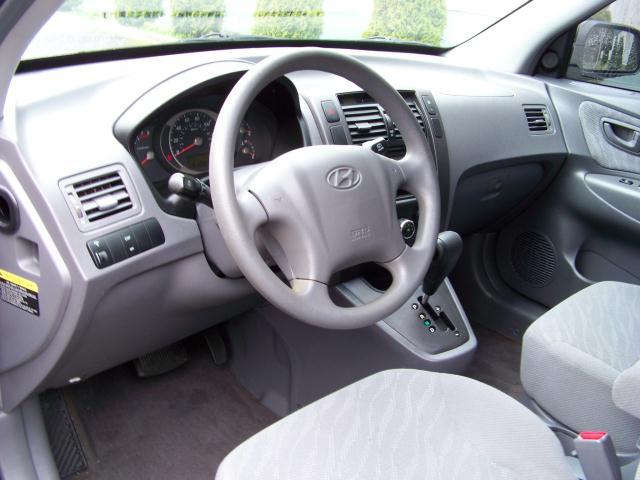 2005 Hyundai Tucson S Sedan