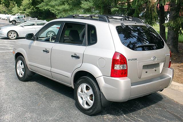 2005 Hyundai Tucson S Sedan