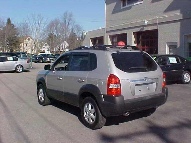 2005 Hyundai Tucson FWD 4dr Sport