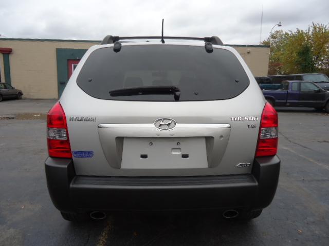 2005 Hyundai Tucson SL Sedan