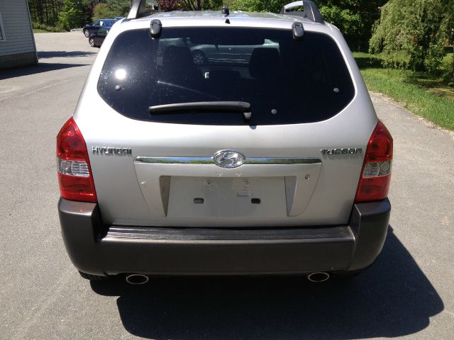 2005 Hyundai Tucson 2002 Saturn