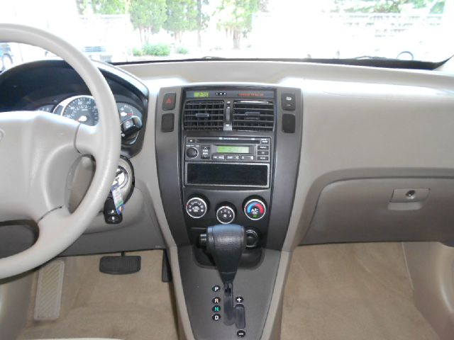 2007 Hyundai Tucson FWD 4dr Sport