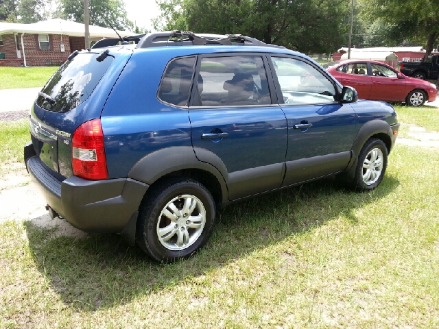 2007 Hyundai Tucson 2WD Crew Cab 143.5 Inch SLE Truck