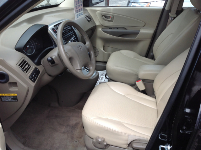 2009 Hyundai Tucson 2WD Crew Cab 143.5 Inch SLE Truck