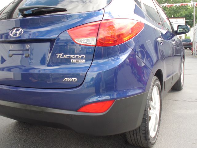 2011 Hyundai Tucson I-290 S