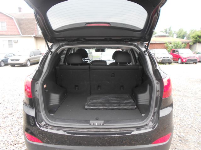 2012 Hyundai Tucson Reg. Cab 8-ft. Bed 2WD