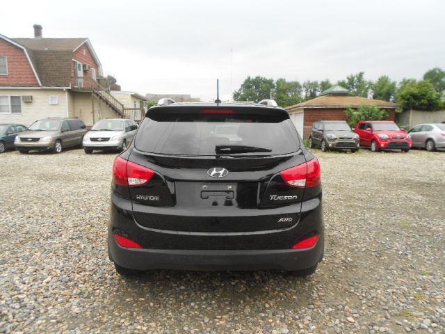 2012 Hyundai Tucson Reg. Cab 8-ft. Bed 2WD