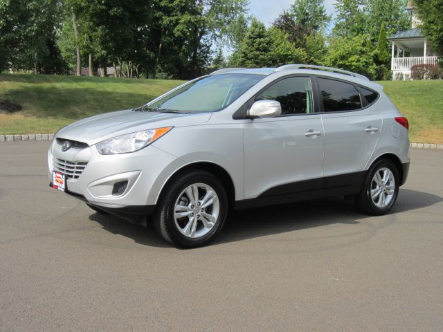 2012 Hyundai Tucson Reg. Cab 8-ft. Bed 2WD