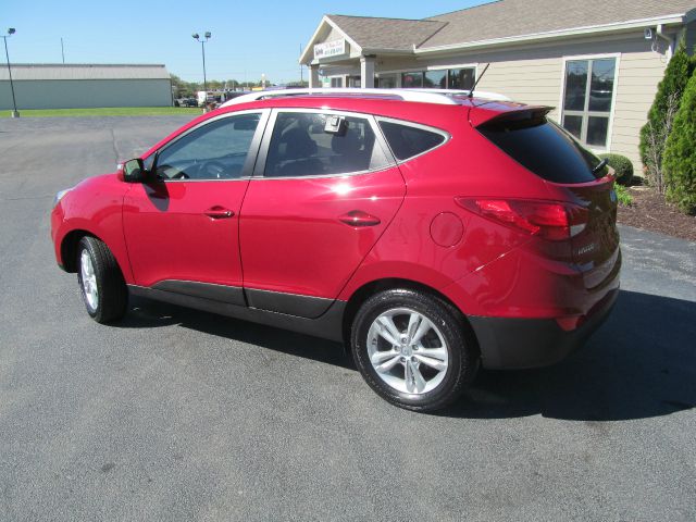 2013 Hyundai Tucson Reg. Cab 8-ft. Bed 2WD