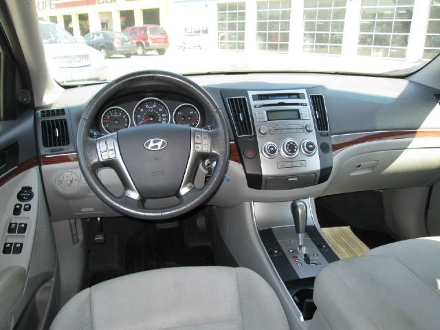 2010 Hyundai Veracruz Reg. Cab 8-ft. Bed 2WD
