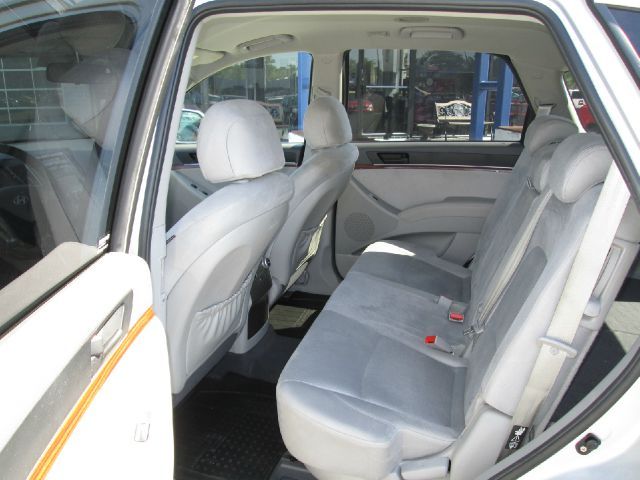 2010 Hyundai Veracruz Reg. Cab 8-ft. Bed 2WD
