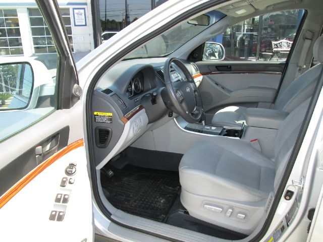 2010 Hyundai Veracruz Reg. Cab 8-ft. Bed 2WD