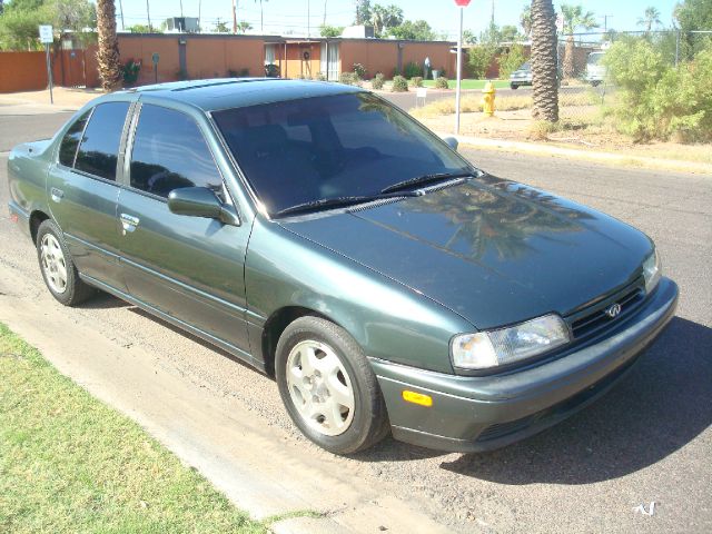 1993 Infiniti G20 Base