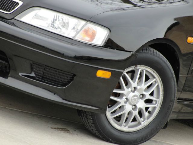 1999 Infiniti G20 Base