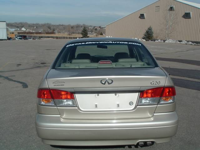 2000 Infiniti G20 Base