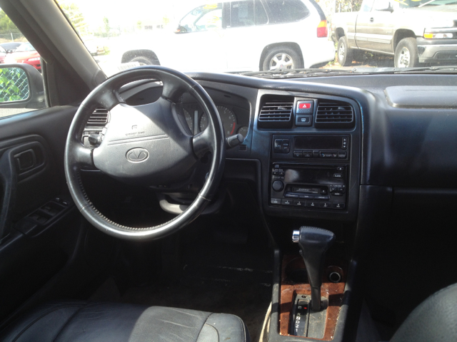 2001 Infiniti G20 Coupe