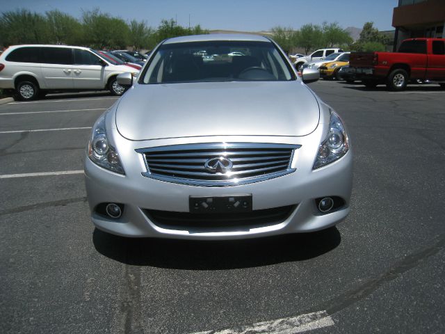 2011 Infiniti G25 SE - Convertible Sharp