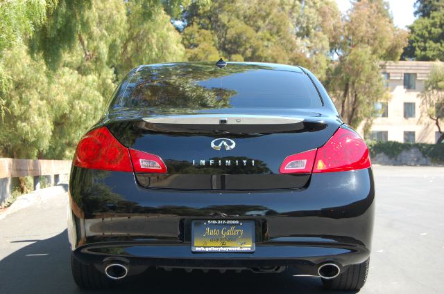 2011 Infiniti G25 SE - Convertible Sharp