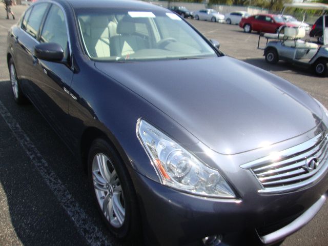 2011 Infiniti G25 SE - Convertible Sharp
