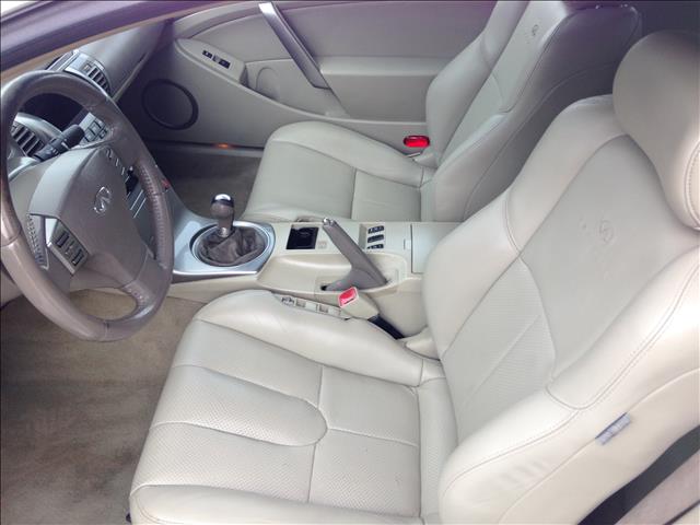 2003 Infiniti G35 XL 12-passenger