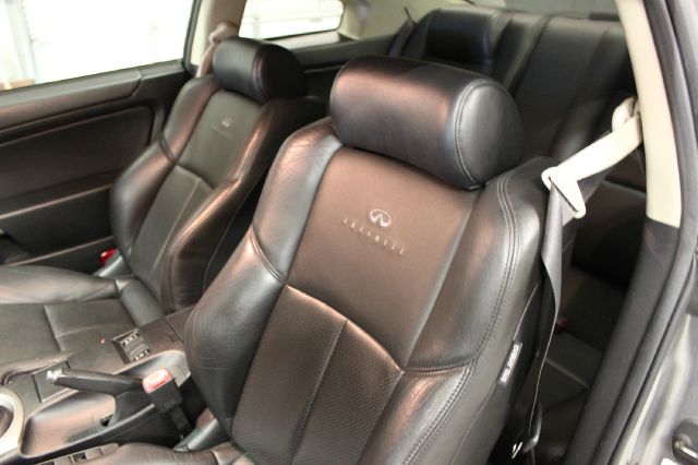 2003 Infiniti G35 XL 12-passenger